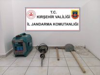 KIRŞEHİR'DE İZİNSİZ KAZI YAPAN ŞÜPHELİ YAKALANDI