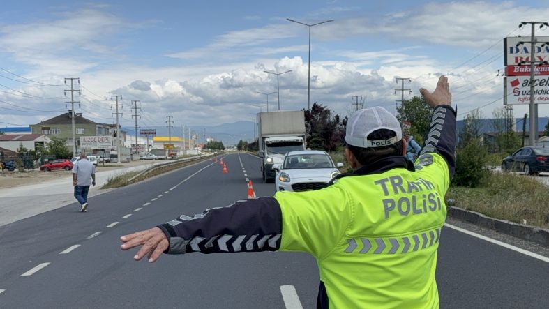 22'Sİ ALKOLDEN 156 ARAÇ TRAFİKTEN MEN EDİLDİ