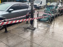 BAĞDAT CADDESİ'NDE YILBAŞI IŞIK SÜSLEMELERİ ALEV ALDI, FACİANIN EŞİĞİNDEN DÖNÜLDÜ KADIKÖY BELEDİYESİ'NİN SÜSLEMELER İÇİN ÇEKTİĞİ KAÇAK ELEKTRİK YANGIN ÇIKARDI