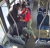 OTOBÜSTE DARBEDİLEN YAŞLI ÇİFT DAVASINDA, SANIĞIN 2 YIL HAPİS CEZASI YAŞI KÜÇÜK OLDUĞU İÇİN DÜŞÜRÜLDÜ