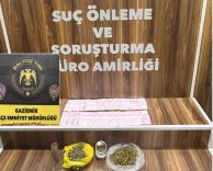 İZMİR'DE FİRARİ HIRSIZ VE UYUŞTURUCU SATICISINA OPERASYON