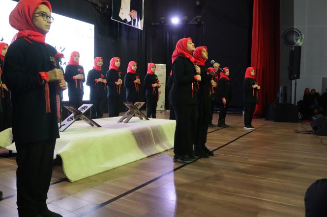 İZMİR'DE ŞEHİT ÇOCUKLAR UNUTULMADI "DÜNYA ŞEHİT ÇOCUKLAR GÜNÜ" PROGRAMINDA ŞEHİT ÇOCUKLAR DUALARLA ANILDI