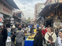 TARİHİ KEMERALTI ÇARŞISI'NDA YILBAŞI YOĞUNLUĞU İZMİR'DE YENİ YIL ALIŞVERİŞİNİN ADRESİ KEMERALTI ÇARŞISI