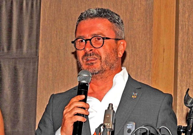 ALAÇATI TURİZM DERNEĞİ BAŞKANI ÜNSAL: "TURİZMİ PLANLI YÖNETMEZSEK NİTELİKLİ TURİSTİ ÇEKEMEYİZ"