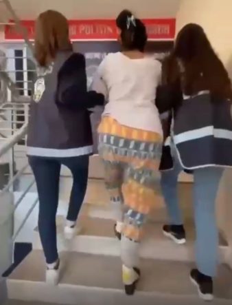 İZMİR'DE 61 YIL HAPİS CEZASI BULUNAN 'SUÇ MAKİNESİ' YAKALANDI