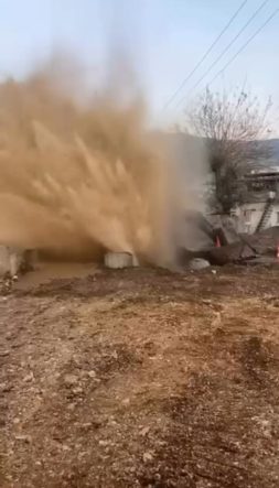 ANA SU HATTINDA YAŞANAN PATLAMADA SU METRELERCE HAVAYA FIŞKIRDI