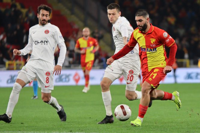 GÖZTEPE'NİN ORTA SAHASI AHMED ILDIZ, ÇORUM FK YOLCUSU