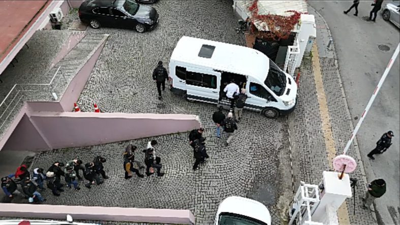 İZMİR'DE DEAŞ OPERASYONU: 40 GÖZALTI