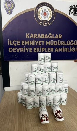 İZMİR'DE 3 BİN 685 ADET SENTETİK UYUŞTURUCU HAP ELE GEÇİRİLDİ