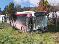 İZMİR'DE BELEDİYE OTOBÜSÜ İLE PANELVAN ÇARPIŞTI: 1 ÖLÜ, 8 YARALI