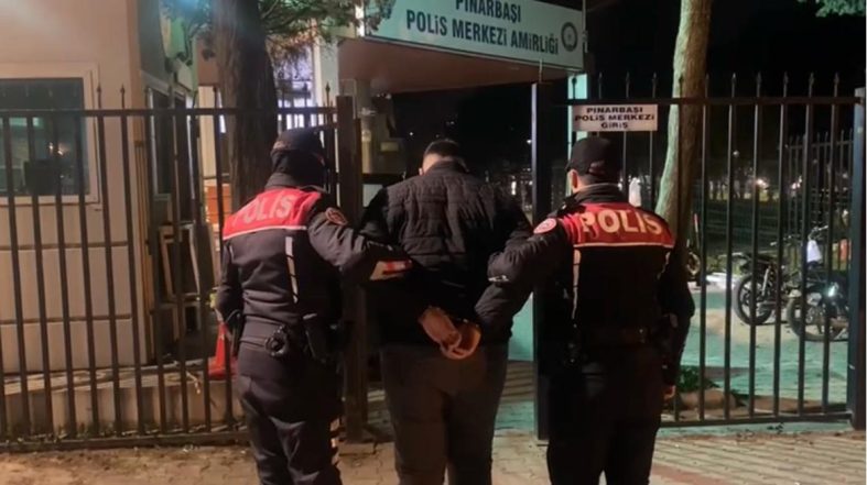 POLİSE SAHTE KİMLİK GÖSTEREN ŞÜPHELİNİN 128 SUÇTAN ARANDIĞI ORTAYA ÇIKTI