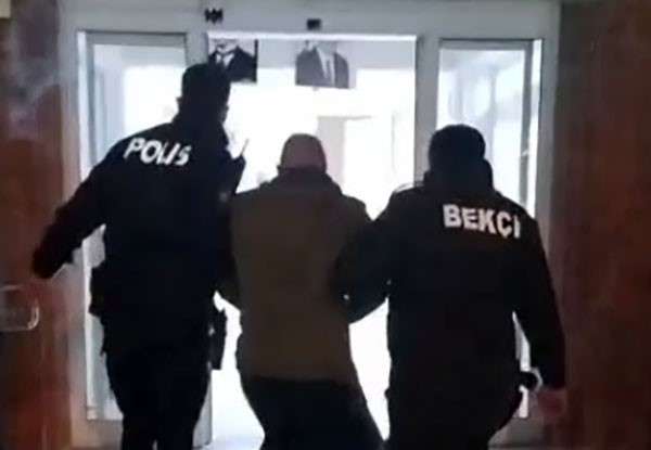 CİNAYET VE UYUŞTURUCU SUÇLARINDAN ARANAN FİRARİ YAKALANDI