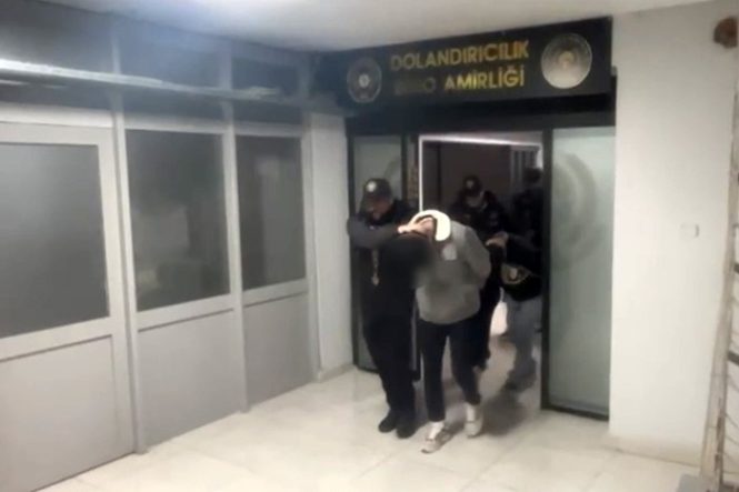 İZMİR'DE 15 MİLYONLUK 'SAHTE UZLAŞTIRMACI' VURGUNU: 15 TUTUKLAMA