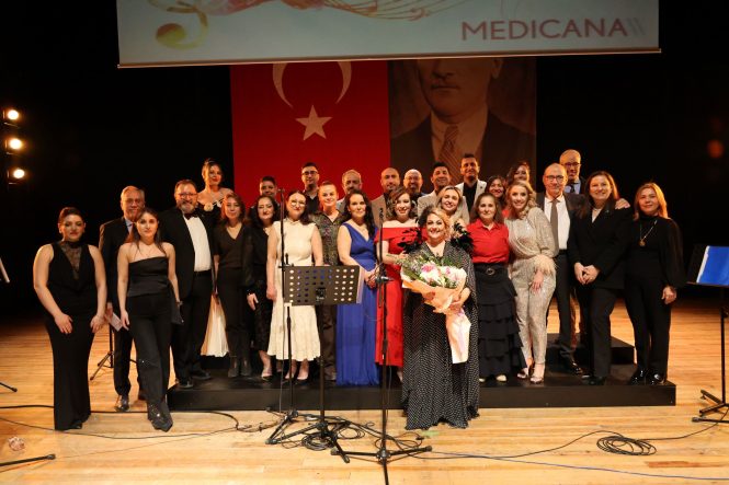 SAĞLIK ÇALIŞANLARINDAN YEŞİLÇAM NOSTALJİSİ
