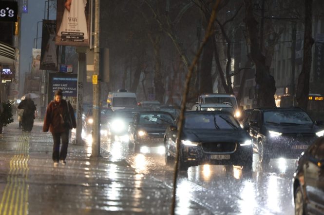 İZMİR'DE METREKAREYE 47.5 KİLOGRAM YAĞIŞ DÜŞTÜ