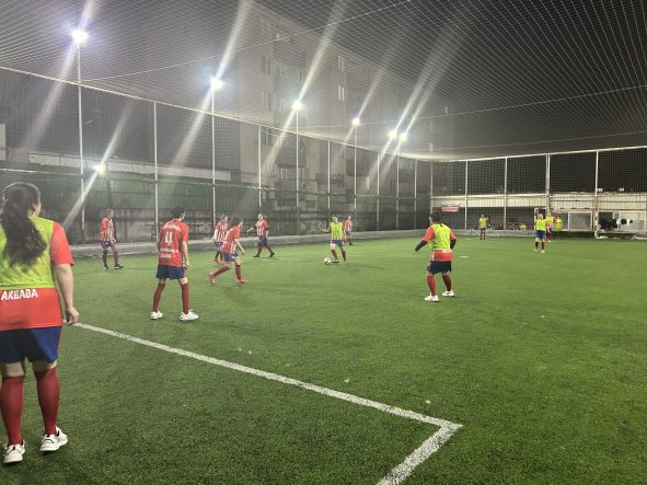 BERGAMA'DA ÇOCUKLAR BABAYA, ANNELER HALI SAHAYA