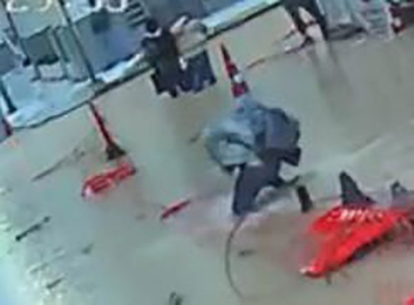 VATANDAŞ SU DOLU ÇUKURA DÜŞMÜŞTÜ; SORUMLU ŞİRKETE 100 BİN TL CEZA