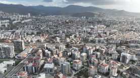 İZMİR'DE DEPREM VE AFETLERE KARŞI KAPSAMLI ÇALIŞMA KARŞIYAKA'NIN YAPILARINA MERCEK TOPLANMA VE BARINMA ALANLARI GÜÇLENDİRİLİYOR