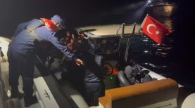 İHA TESPİT ETTİ, SAHİL GÜVENLİK YAKALADI: 39 GÖÇMEN, 1 ORGANİZATÖR, 1 FİRARİ