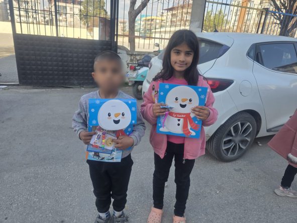 DEREDE BOĞULAN KÜÇÜK BERİVAN'IN CENAZESİ ADLİ TIPTAN ALINDI DERSLERİ İYİ OLSUN DİYE ALINAN KÜPELERİ SADECE BİR HAFTA TAKABİLDİ