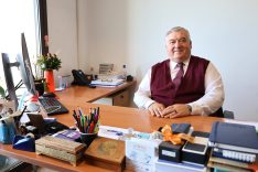 İEÜ'LÜ AKADEMİSYENE AVRUPA'DAN 'ÜSTÜN HİZMET' ÖDÜLÜ