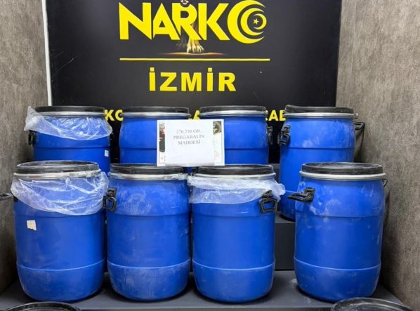 İZMİR'DE UYUŞTURUCU SEVKİYATINA POLİSTEN OPERASYON