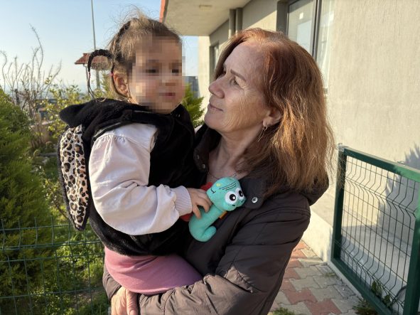 İZMİR'DE KÖPEK DEHŞETİ: 3 YAŞINDAKİ ADA'NIN YÜZÜ PENÇE VE ISIRIKLA DOLU