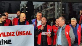 KARŞIYAKA'DA 7 AYDIR MAAŞ ALAMAYAN İŞÇİLER BELEDİYE KAPISINDA KARŞIYAKA'DA RANDEVU İPTALİ SONRASI 540 KENT A.Ş. İŞÇİSİ EYLEME GEÇTİ