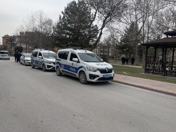 KONYA'DA PARKTAKİ TARTIŞMA KANLI BİTTİ: 1 YARALI