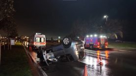 PENDİK SAHİL YOLUNDA AŞIRI HIZ KAZA GETİRDİ: 3 YARALI