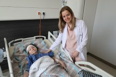 60 YILLIK SESSİZLİĞİ KOKLEAR İMPLANTLA SON BULACAK