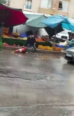 İZMİR'DE SİNİR KRİZİ GEÇİREN MANAV ORTALIĞI BİRBİRİNE KATTI