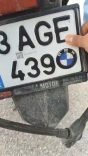 ELAZIĞ'DA PLAKAYI KALEMLE BOYAYARAK DEĞİŞTİREN SÜRÜCÜYE 220 BİN LİRA CEZA YAZILDI KALEMLE PLAKASINI BOYAYAN SÜRÜCÜ POLİS EKİPLERİNDEN KAÇAMADI: SÜRÜCÜYE 220 BİN LİRA CEZA YAZILDI