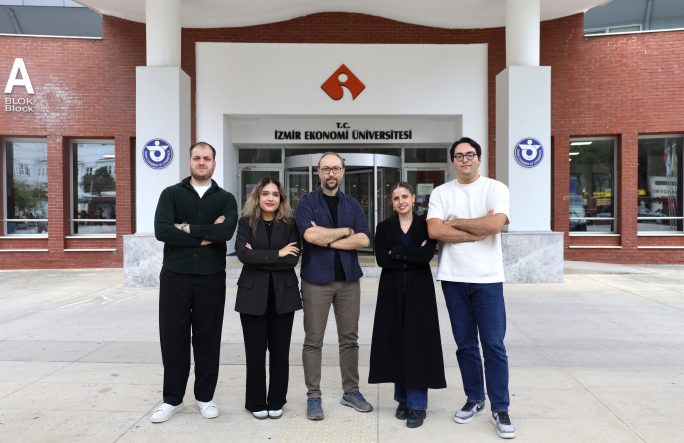 İEÜ'LÜ GENÇLER, 27 KATLI OFİS TASARIMIYLA FİNALE KALDILAR