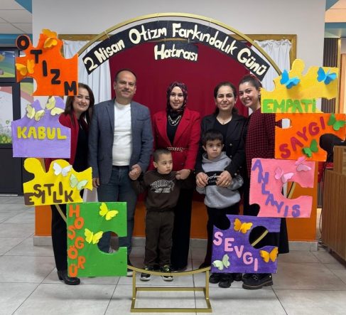 ÖDEMİŞ'TE OTİZM FARKINDALIK GÜNÜ'NDE "SEVGİ" VURGUSU
