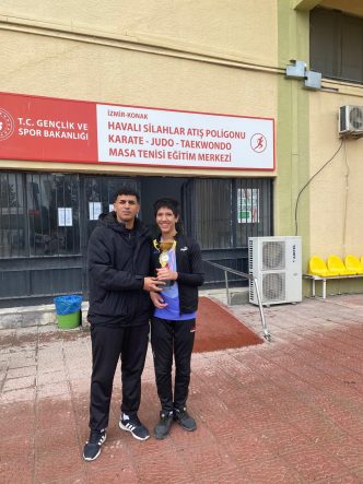 ALİAĞA'NIN ÖZEL SPORCULARINDAN ÇİFTE ŞAMPİYONLUK