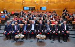 YÖK İLE EBSO ARASINDA İŞ BİRLİĞİ PROTOKOLÜ YÖK BAŞKANI EROL ÖZVAR: "İMZALADIĞIMIZ PROTOKOL, YÜKSEKÖĞRETİM İLE SANAYİ ARASINDA GÜÇLÜ VE KALICI BİR EKOSİSTEM KURMA İRADESİNİN SOMUT BİR TEZAHÜRÜDÜR" "ÇOK DAHA FAZLA SAYIDA OSB-MYO'YU ÜLKEMİZE KAZANDIRACAĞIZ" "İZMİR'DE 41 FARKLI SEKTÖRLE YAPMIŞ OLDUĞUMUZ ANALİZ SONUCUNDA EŞLEŞMİŞ OLAN 93 FARKLI PROGRAM TÜRÜNDE EĞİTİM GÖREN TOPLAM 12 BİN 627 ÖĞRENCİ İŞLETMEDE MESLEKİ EĞİTİM İMKANLARINDAN İSTİFADE EDECEK"