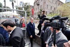 BAŞKAN TUGAY: "MESLEK FABRİKASI İÇİN MÜCADELE SÜRECEK" İZMİR BÜYÜKŞEHİR BELEDİYE BAŞKANI CEMİL TUGAY, BİNADAKİ DEMİRBAŞLAR İÇİN MAHKEME HEYETİ VE BELEDİYE AVUKATLARIYLA BİRLİKTE TESPİT İŞLEMLERİNE KATILDI