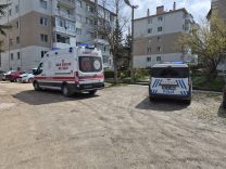 EVİNDE TEMİZLİK YAPARKEN DÜŞEN KADINA SAĞLIK EKİPLERİ MÜDAHALE ETTİ