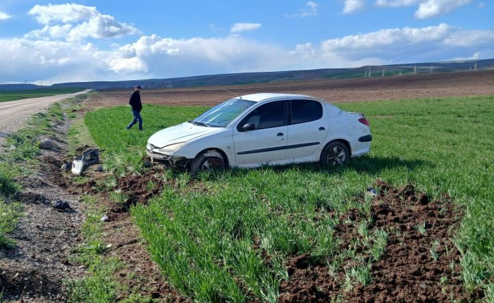 ÇORUM'DA DEVRİLEN OTOMOBİLİN SÜRÜCÜSÜ YARALANDI