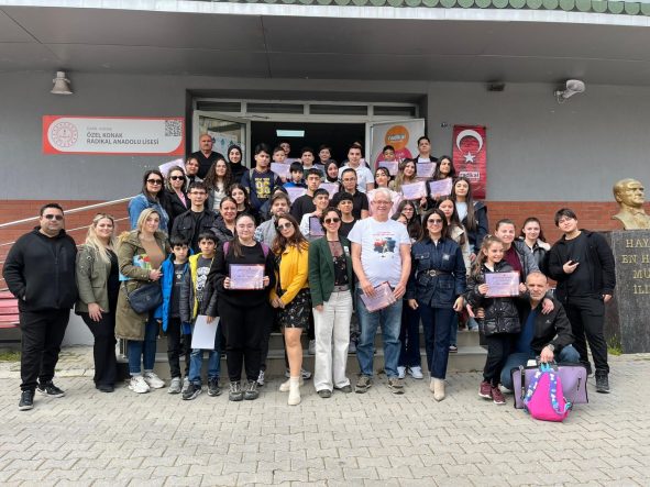 İZMİR'DE ÖĞRENCİLER ULUSLARARASI UZAY İSTASYONU İLE TELSİZ BAĞLANTISI KURDU ÖĞRENCİLER UZAYDAN GELEN TELSİZ SİNYALLERİNİ GÖRÜNTÜYE DÖNÜŞTÜRDÜ