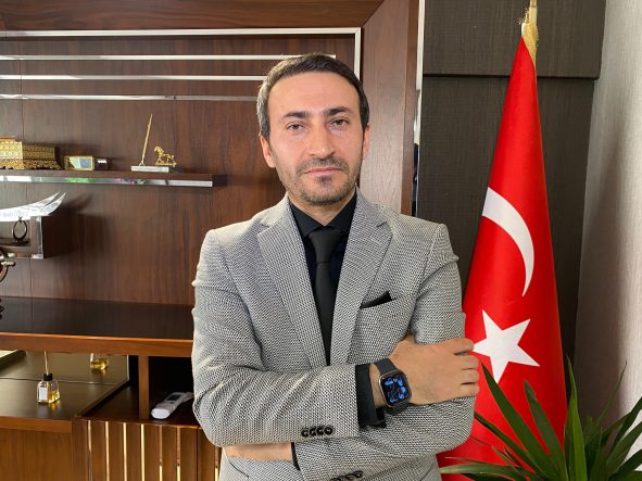 İZMİRLİ AVUKAT DOLANDIRICILIK KURBANI OLDU DOLANDIRICILAR İZMİRLİ AVUKATIN FOTOĞRAFIYLA VATANDAŞLARI TUZAĞA DÜŞÜRMEYE ÇALIŞTI