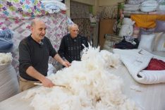 YORGANCILIK VE HALLAÇLIK, İĞNE İPLİKLE GELECEĞE TUTUNMAYA ÇALIŞIYOR