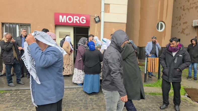 DİYARBAKIR'DA YILDIRIM ÇARPMASI SONUCU 2 KUZEN HAYATINI KAYBETTİ