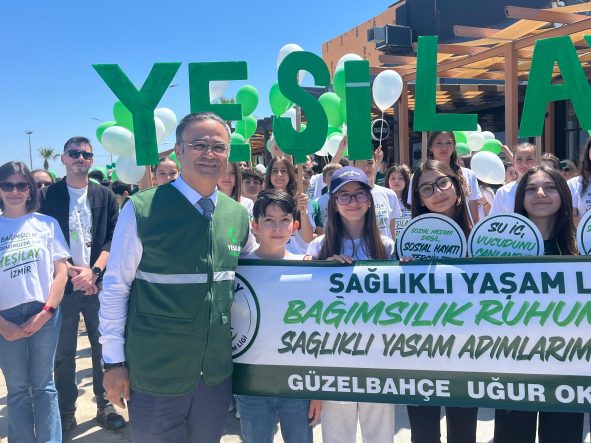 İZMİR'DE BAĞIMLILIĞA KARŞI ÇOCUKLAR VE VELİLERDEN 'SAĞLIKLI YAŞAM' YÜRÜYÜŞÜ YEŞİLAY VE MİLLİ EĞİTİM'DEN 'BAĞIMSIZLIK SEFERBERLİĞİ': GENÇLER GÜZELBAHÇE'DE BULUŞTU