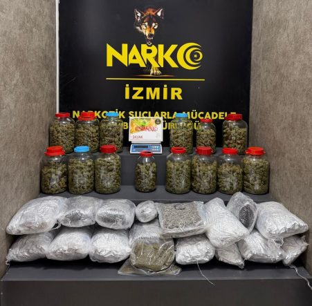 İZMİR'DE ZEHİR TACİRLERİNE OPERASYON: 4 ŞÜPHELİ TUTUKLANDI