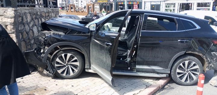 ELAZIĞ'DA TRAFİK KAZASI: 3 YARALI