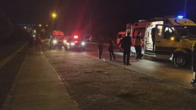 MOTOSİKLETİYLE KARANLIKTA KALDIRIMA ÇARPTI: 1 YARALI