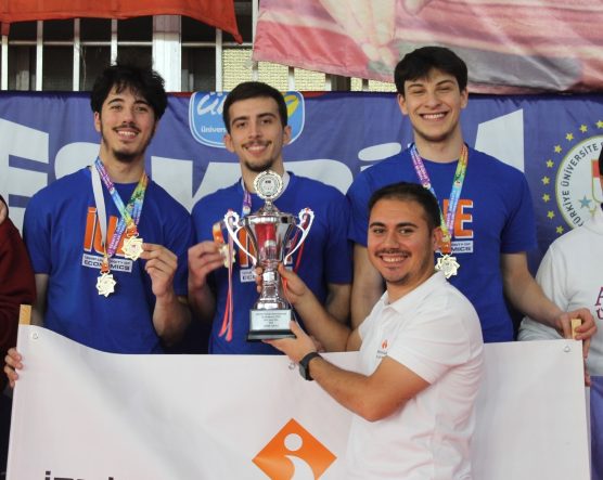 İZMİR EKONOMİ, 'ESKRİM'DE TÜRKİYE ŞAMPİYONU