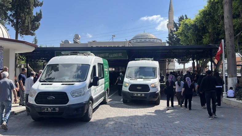MERSİN'DEKİ VAHŞETTE HAYATINI KAYBEDENLER SON YOLCULUĞUNA UĞURLANIYOR